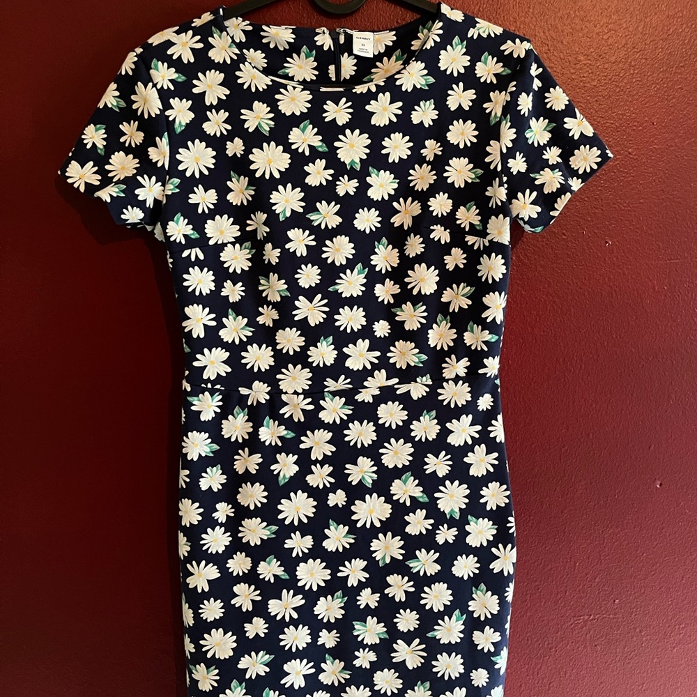 Navy blue floral dress! #rightontimetosummer